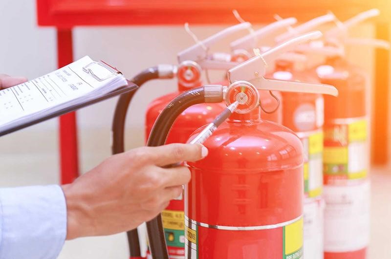 Hãy trang bị đầy đủ bình chữa cháy cho tòa nhà của bạn để có thể “cứu nguy” khẩn cấp trong trường hợp phát sinh đám cháy
