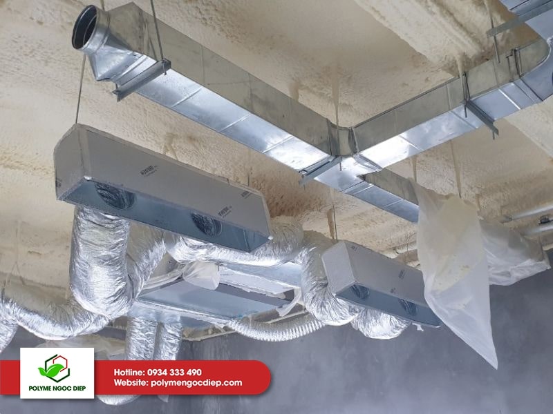 Phương pháp phun bọt xốp PU Foam để cách nhiệt trần nhà