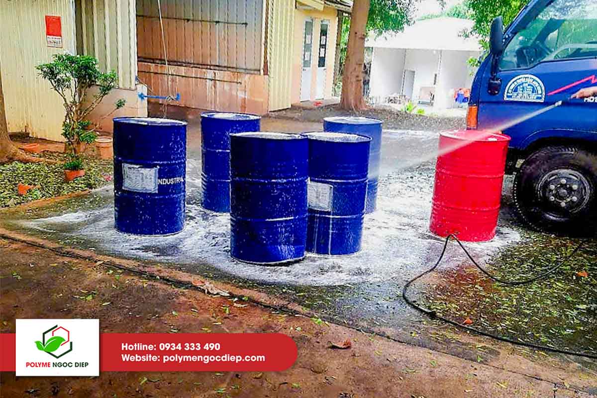 Cách nhiệt trại heo giống 5