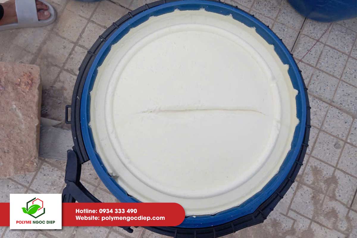 Thi công bơm PU Foam phuy nhựa HDPE tại Hà Tĩnh 1