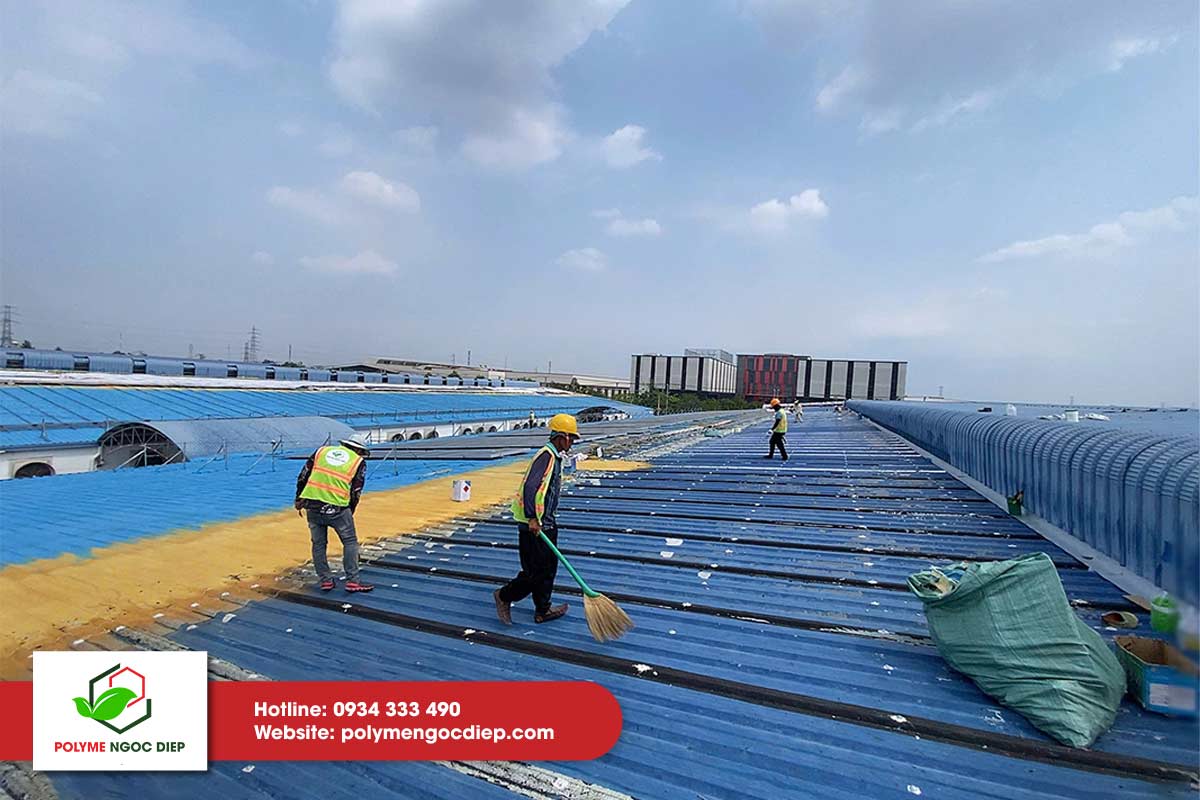 Thi công PU Foam chống thấm cách nhiệt mái tôn nhà xưởng tại Tây Ninh 10