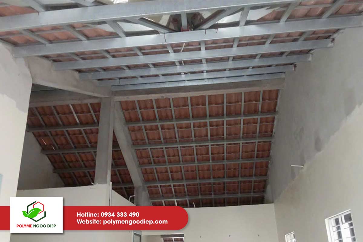 Cách nhiệt, chống thấm dột, chống tốc mái ngói cho nhà anh Tuấn - Hà Tĩnh 1