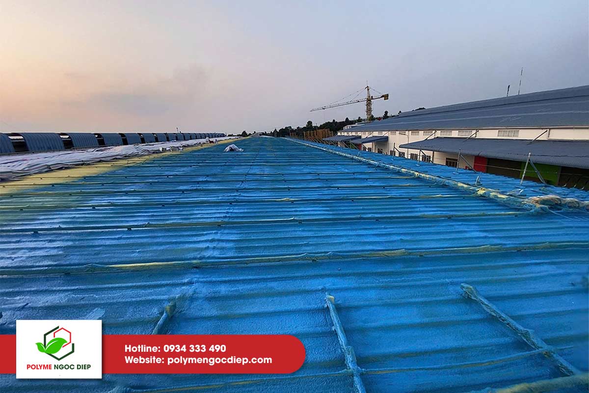 Thi công PU Foam chống thấm cách nhiệt mái tôn nhà xưởng tại Tây Ninh 13