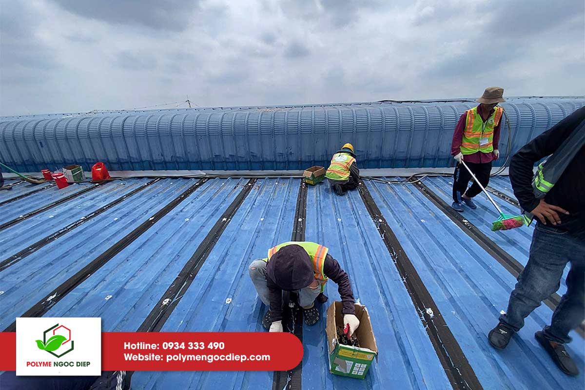 Thi công PU Foam chống thấm cách nhiệt mái tôn nhà xưởng tại Tây Ninh 11