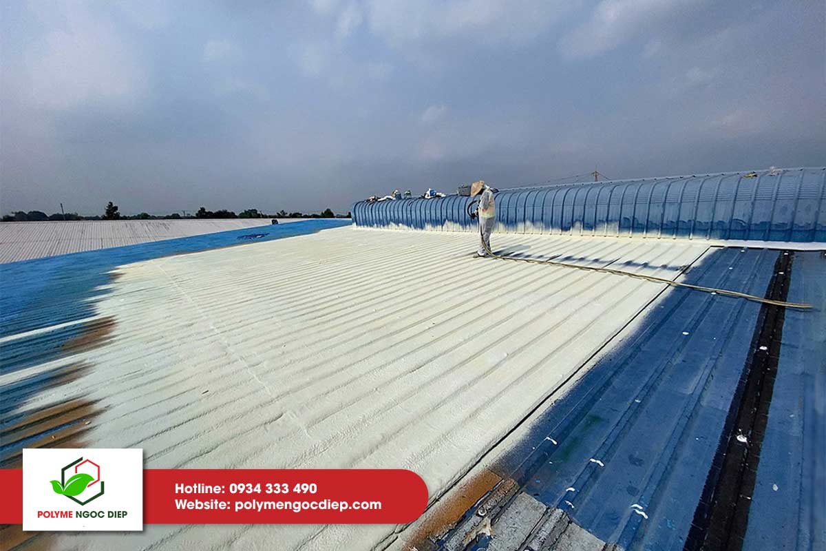 Thi công PU Foam chống thấm cách nhiệt mái tôn nhà xưởng tại Tây Ninh 14