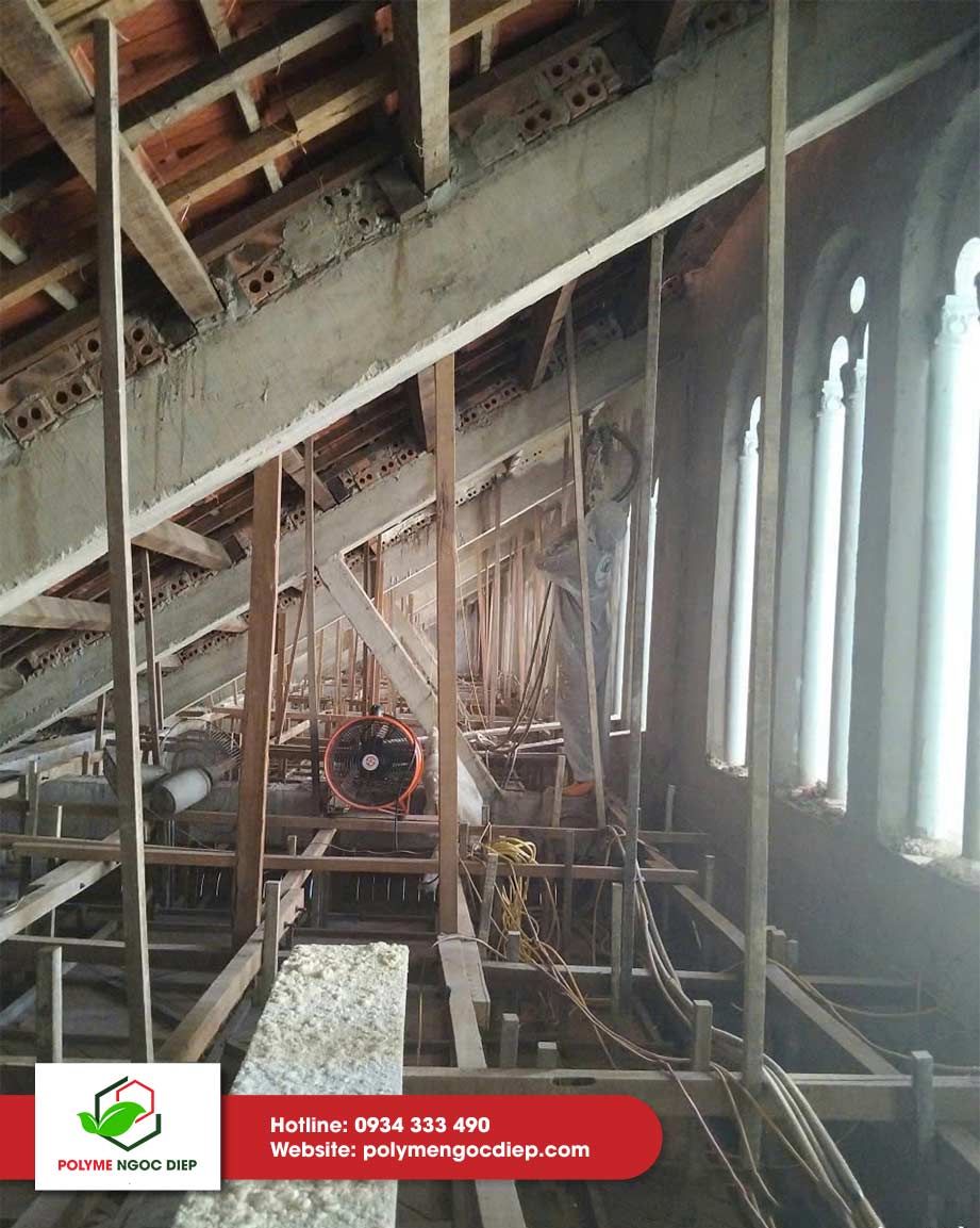 Thi công chống thấm dột, cách nhiệt mái ngói Giáo xứ Mỹ Lộc – Hà Tĩnh 8